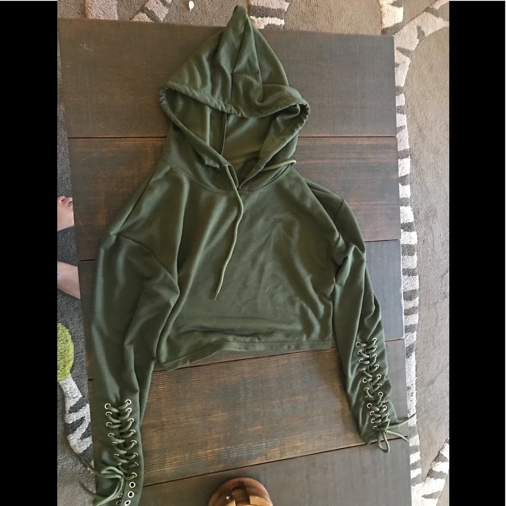 Cropped green pullover